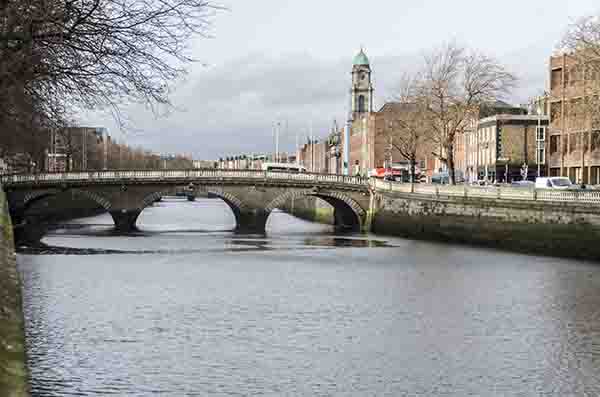 77 - Irlanda - Dublin - rio Liffey